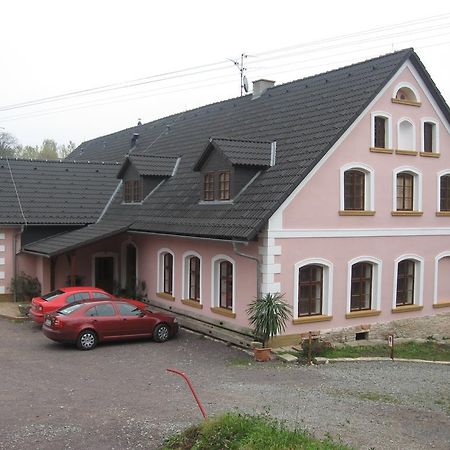 Penzion U Pesiku Červený Kostelec エクステリア 写真