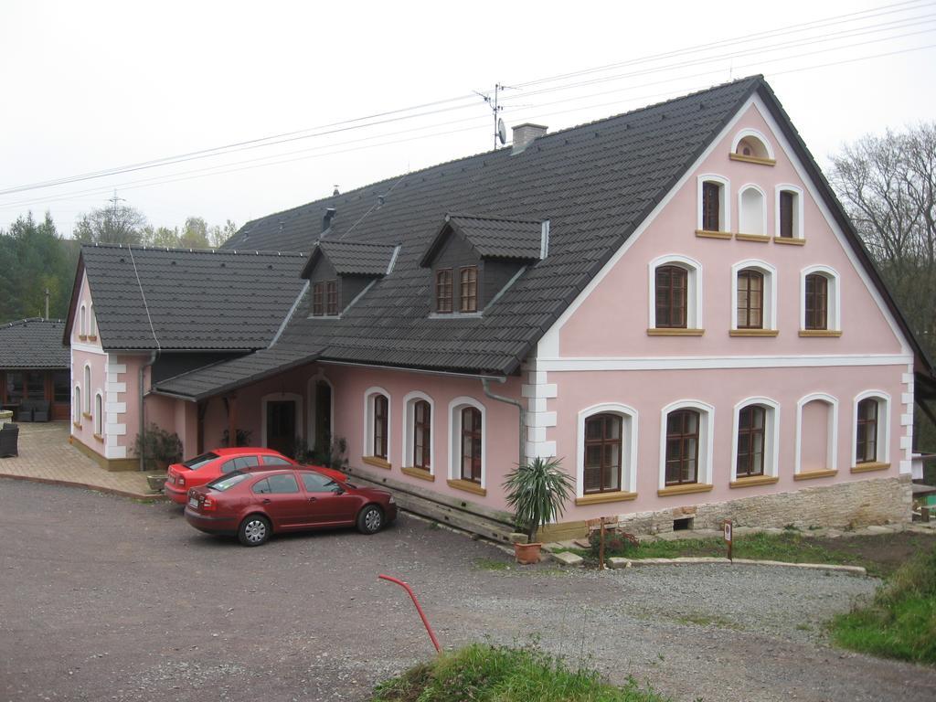 Penzion U Pesiku Červený Kostelec エクステリア 写真